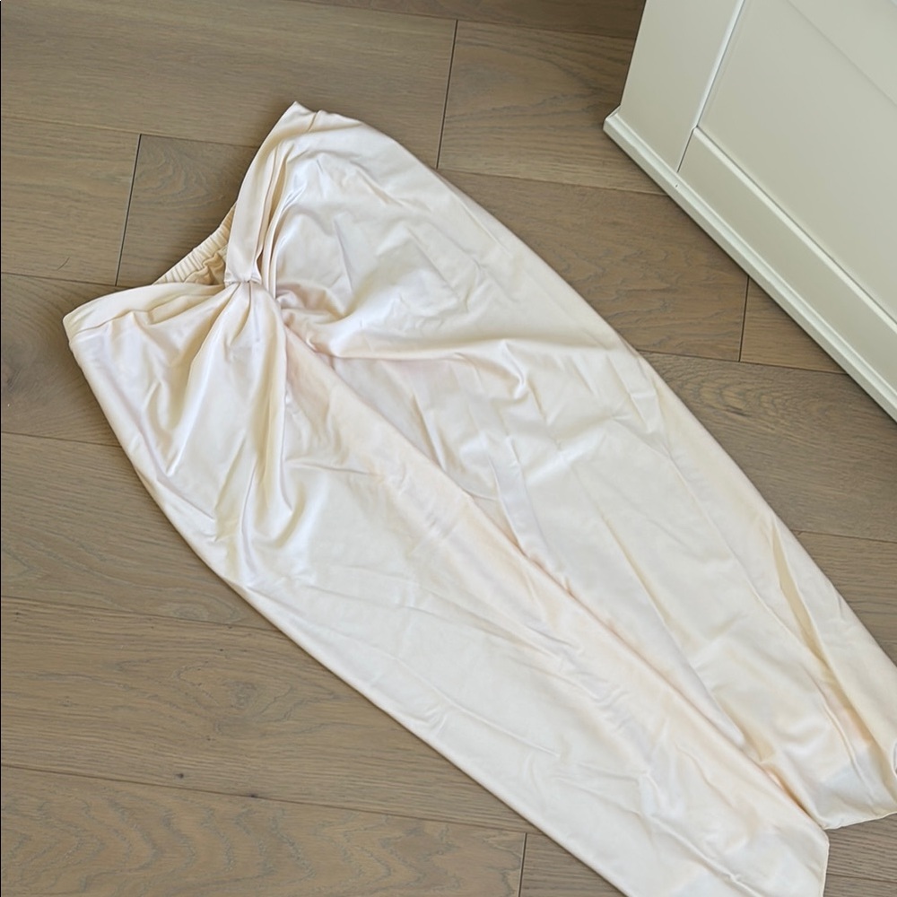 CREAM BEACH SKIRT/COVERUP